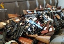 La Guardia Civil de Guadalajara reduce a chatarra más de 1.000 armas de fuego, piezas y otros objetos peligrosos / Foto: Guardia Civil